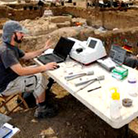 A portable spectrometer allows researchers to get a fuller picture of their samples during a dig.H. Watzman